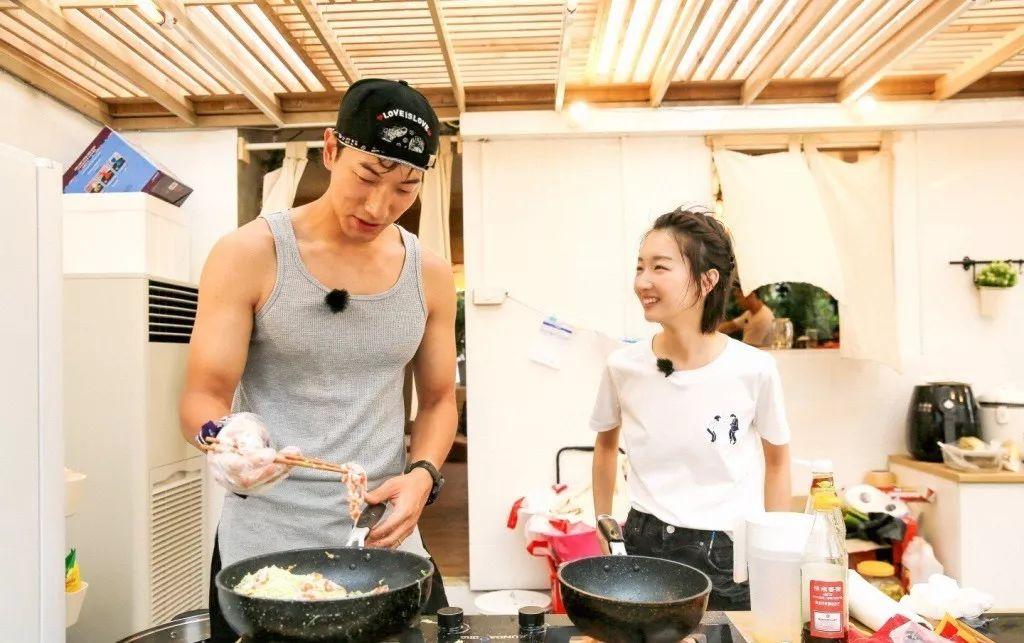 演员张亮个人资料揭秘，温馨有趣的日常故事一探究竟