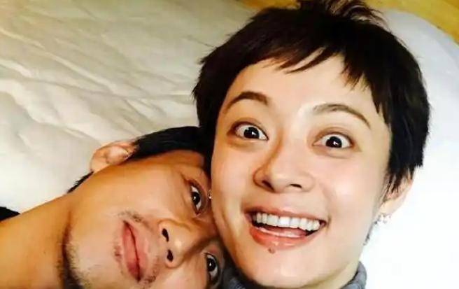 邓超孙俪女儿最新照片，成长中的力量与自信之光